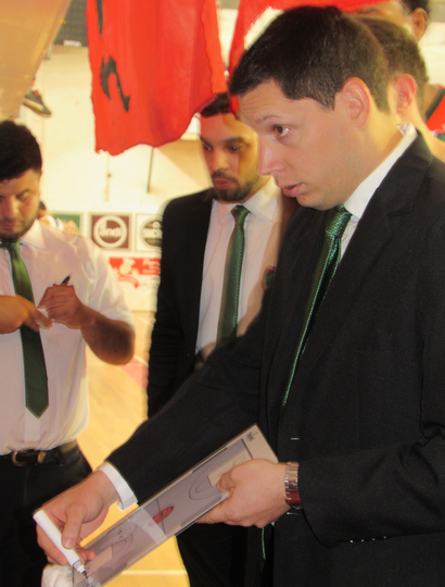 El director técnico de Ciclista Juninense, Fabricio Salas, dando indicaciones en el juego ganado en nuestra ciudad a Tomás de Rocamora.