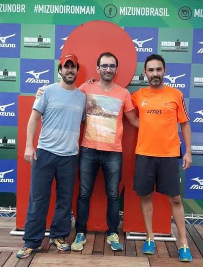 Los juninenses Diego García y Juan Bercellini y el vediense César Negri, en Florianópolis.