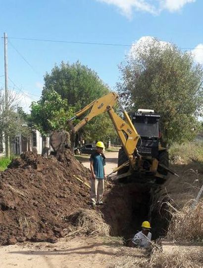 Comenzó la obra de conexión de cloacas a costo cero para el frentista