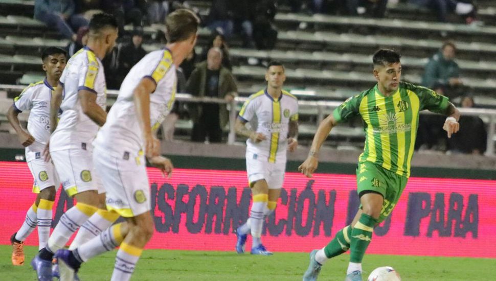 Aldosivi le ganó a Rosario Central y se subió a la punta del campeonato
