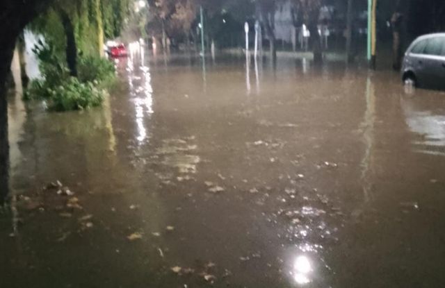 Fuerte temporal en Chacabuco: evacuados, calles anegadas y suspensión de asistencias escolares