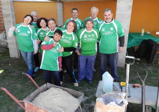 Locos por el tejo. Jugadores y dirigentes, ayer, en el predio de Chaco y Necochea.