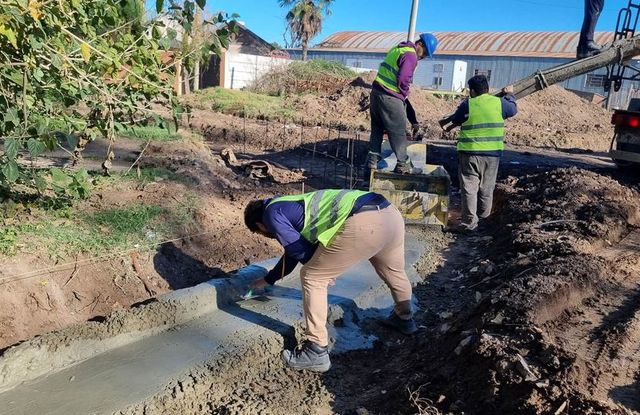 Comenzó la obra de cordón cuneta en el barrio Pino de Rojas