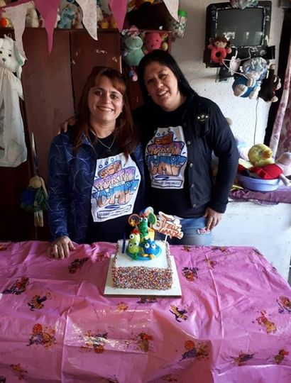 Florencia Sandez junto a su amiga repostera Natalia Berardi.