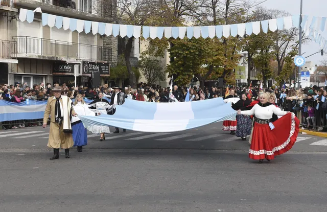 Desfile, música y ferias marcaron la celebración por el Día de la Patria
