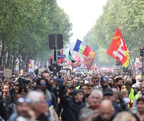 Marchas por el trabajo y represión en todo el mundo