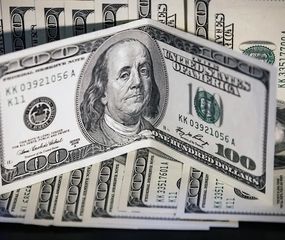 El dólar blue comenzó la semana en baja: se vende a $272