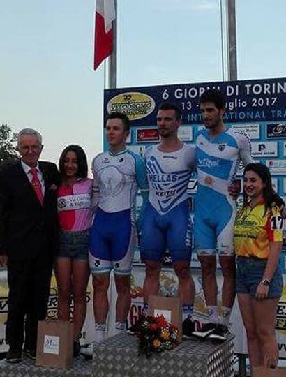 Facundo Olaf Crisafulli en el podio, junto al griego Christos Volikakis (1º) y al uzbeko Ruslan Federov (subcampeón).