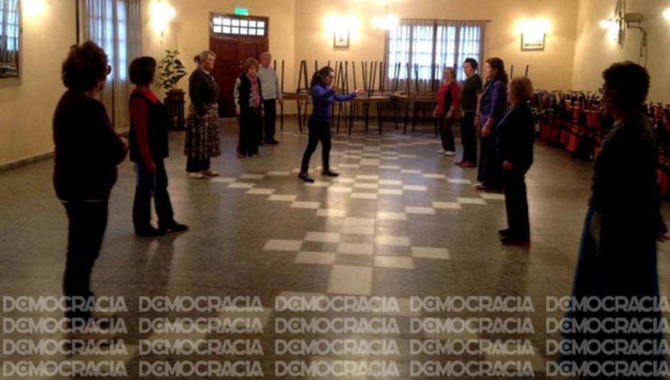 El Club de los Abuelos, un lugar para compartir con amigos y mantenerse  activo • Diario Democracia