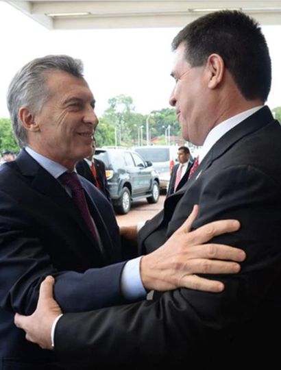 Macri y Cartes firmaron un histórico acuerdo por Yacyretá