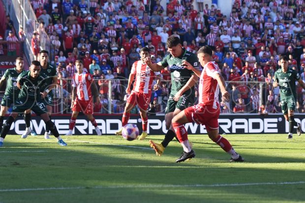 Sarmiento aprovechó el momento de Unión y logró su segundo triunfo como visitante