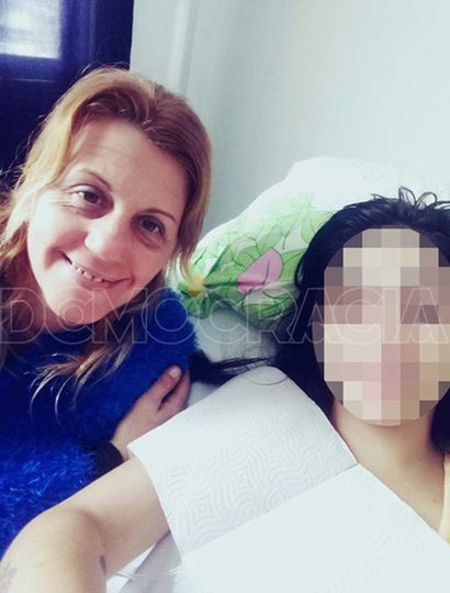 Rocío junto a su madre cuando se encontraba en la Clínica de Rehabilitación.