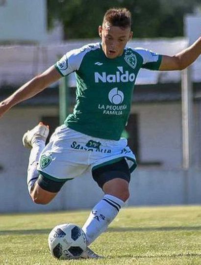 El juvenil Martín García sería el lateral derecho en Sarmiento, en reemplazo del capitán Luis Yamil Garnier, quien llegó al límite de tarjetas amarillas.