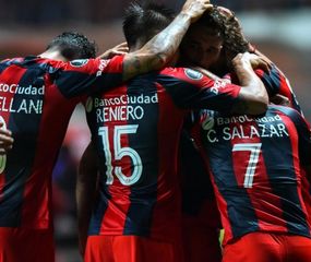 San Lorenzo ganó y sueña