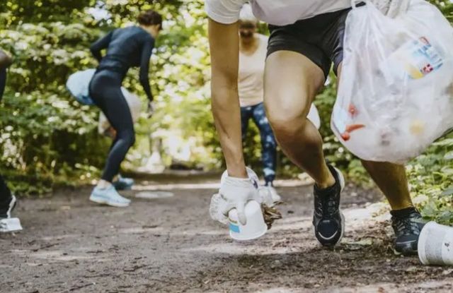 “Caminata plogging” en la Semana Mundial del Reciclaje en Los Toldos y en Baigorrita