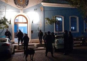 Una policía dio positivo y pusieron en cuarentena a una cárcel