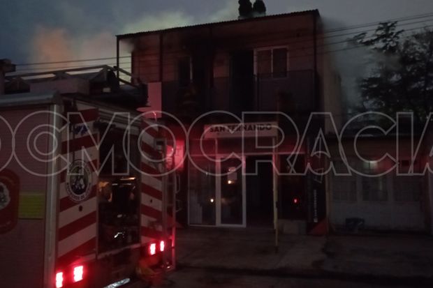 Voraz incendio en una casa