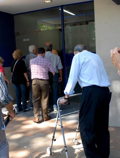 Discapacitados en Banco Industrial.