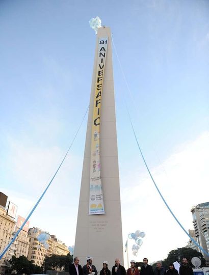 Ochenta y un porteños suben al Obelisco para celebrar un nuevo aniversario