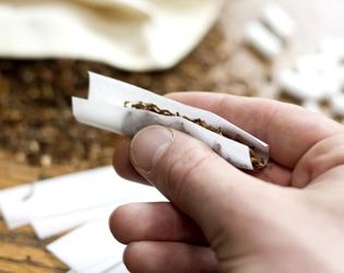 En Junín ya hay faltantes de cigarrillos y los fumadores optan por armarlos