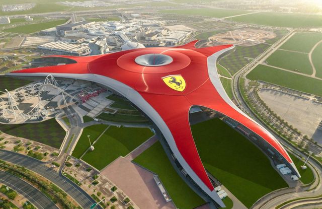 Ferrari World: el parque bajo techo más grande del mundo