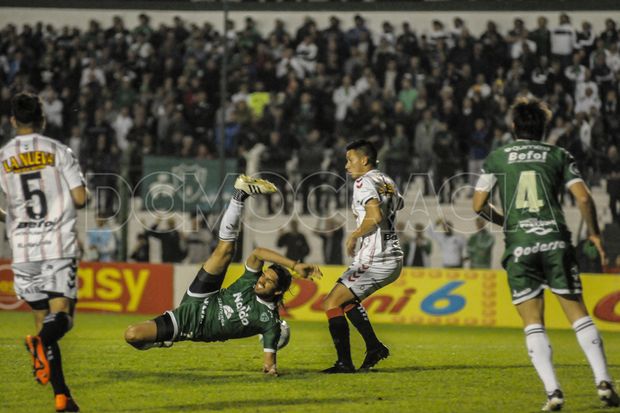 Otra noche de  goles y fiesta en  el "Eva Perón"