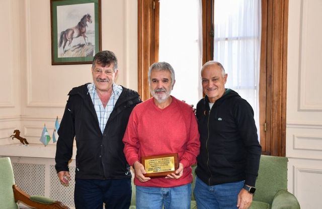 El municipio entregó un reconocimiento a Abel Lotúmolo