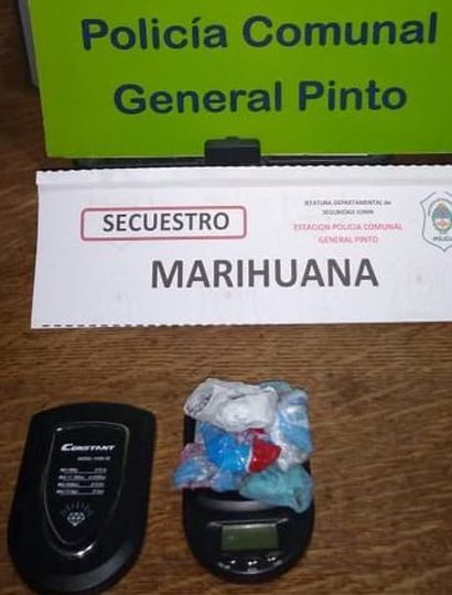 Marihuana secuestrada en poder de un joven, en la localidad de Iriarte.