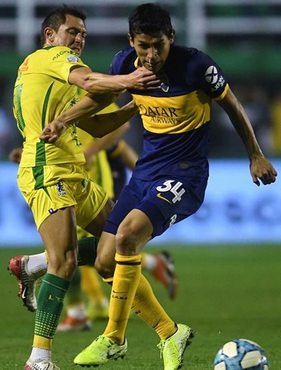 Agustín Obando encabeza una carga de Boca