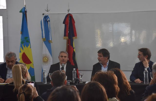 Alberto Sileoni visitó el Palacio Municipal de Chacabuco