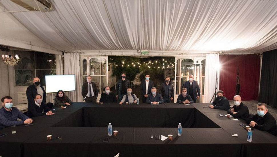 Mesa de juntos por el cambio