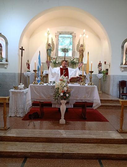 Misa de Pascua en la Capilla de la Virgen Niña de Junín.