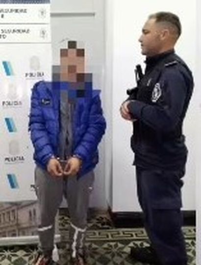 El joven detenido en General Pinto cuando estaba a punto de robar pertenencias de un auto.