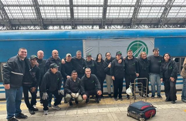 Llegó el tren solidario a Campana para entregar las donaciones tras el fatal temporal