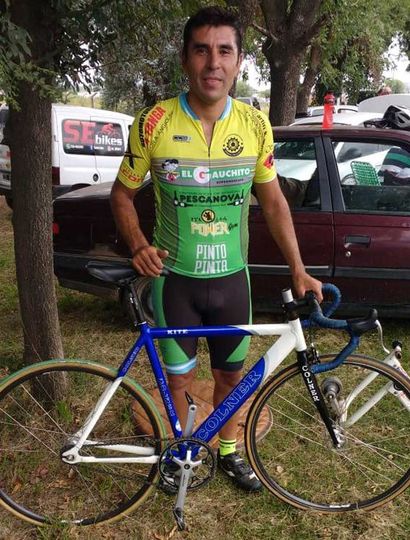 Mauricio “Curro” Giménez ganó la categoría debutantes mayores de ciclismo, el domingo pasado en Junín.