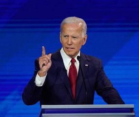 Biden recibe nuevo impulso por el retiro de Bloomberg