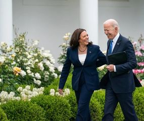 Biden bajó su candidatura y brindó su apoyo a Harris