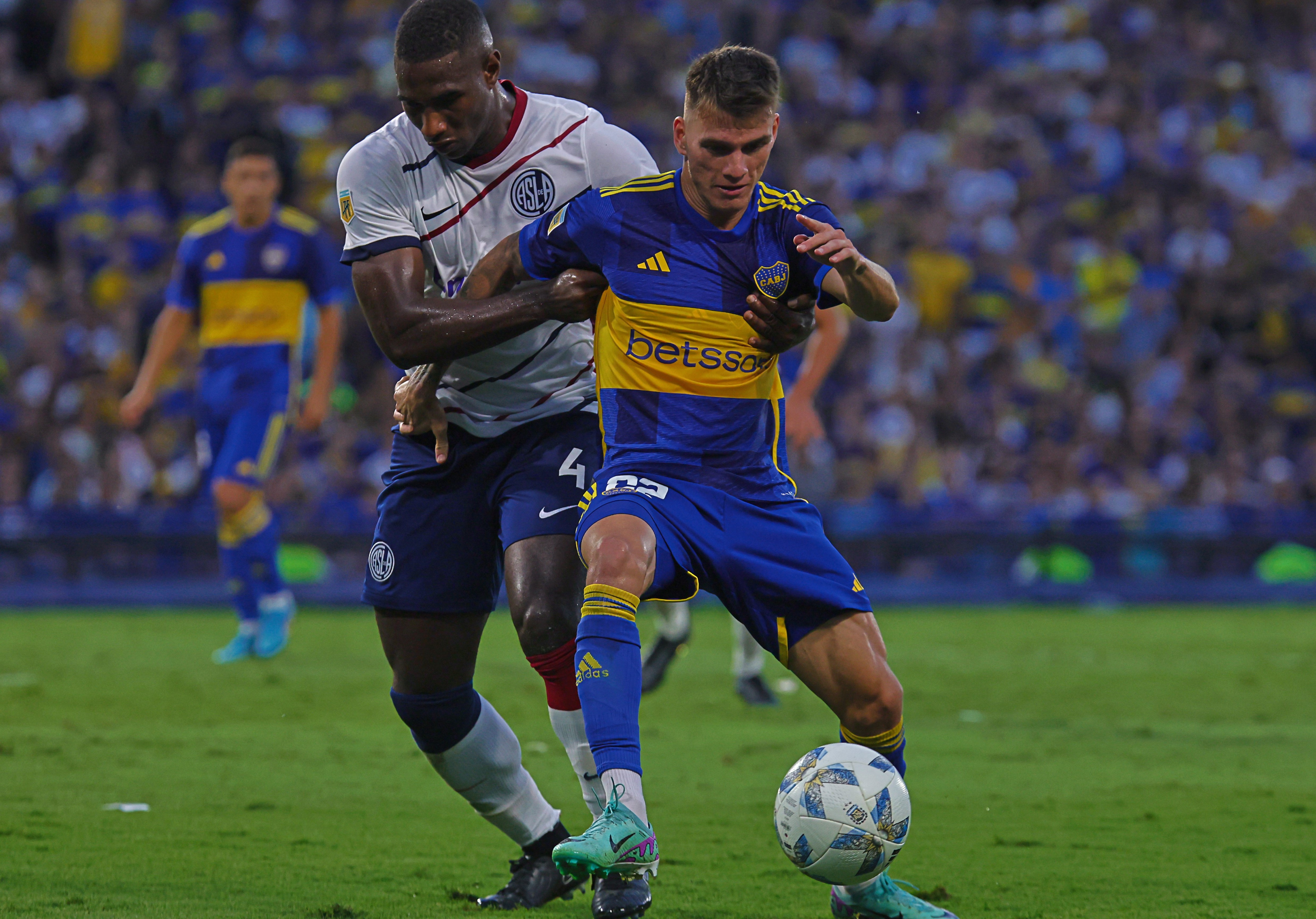 Boca le ganó a San Lorenzo y sueña con la clasificación