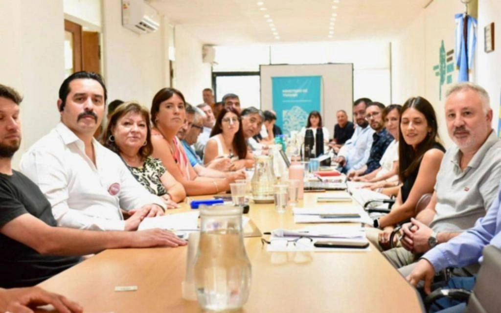 La Provincia convoca a docentes y estatales a retomar la paritaria ...