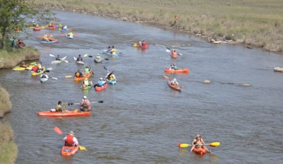 Realizan una travesía en Kayak por el Río Salado Diario Democracia