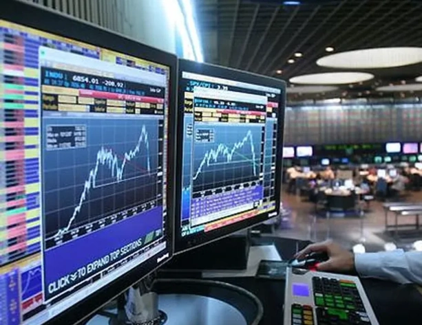 Derrumbe de acciones argentinas en Wall Street 32% y rebota el riesgo país