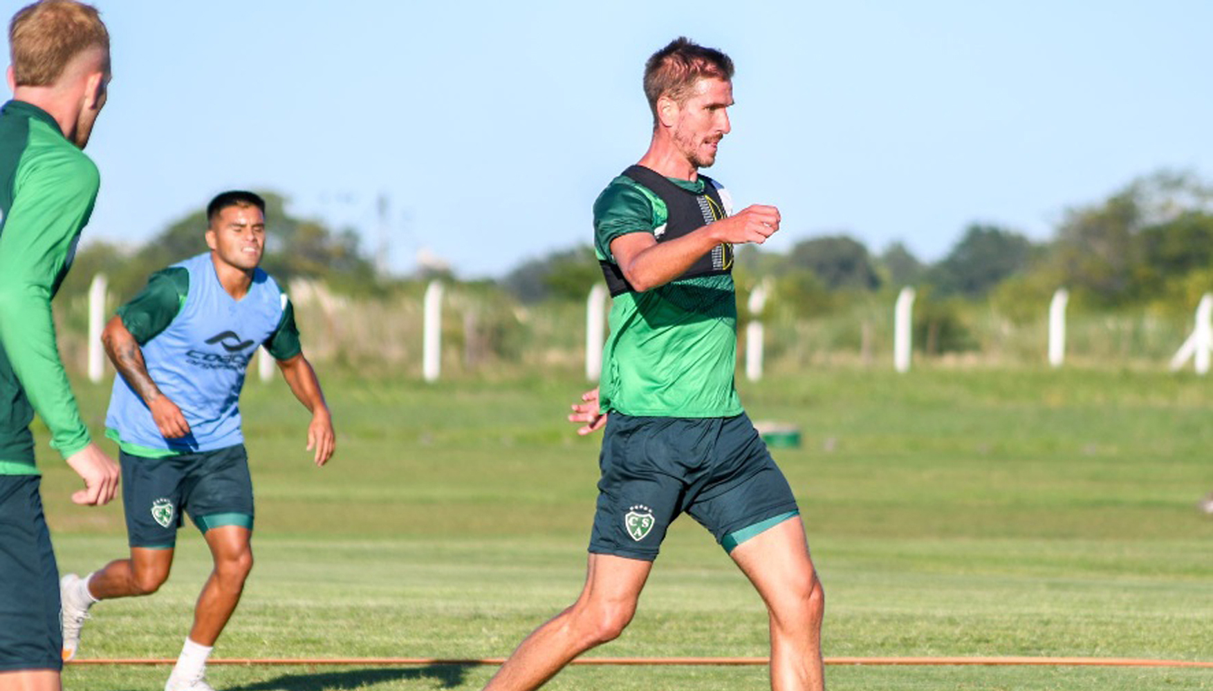 Sarmiento define los últimos detalles y espera el debut con Atlético Tucumán