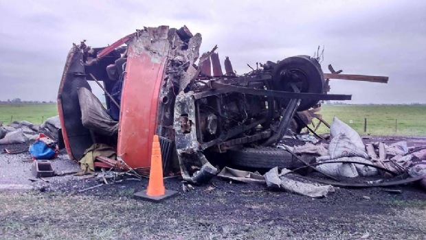 Triple choque de camiones en la Ruta 5 • Diario Democracia