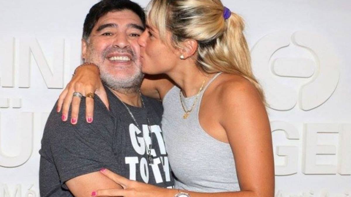 cuantos hijos tuvo maradona