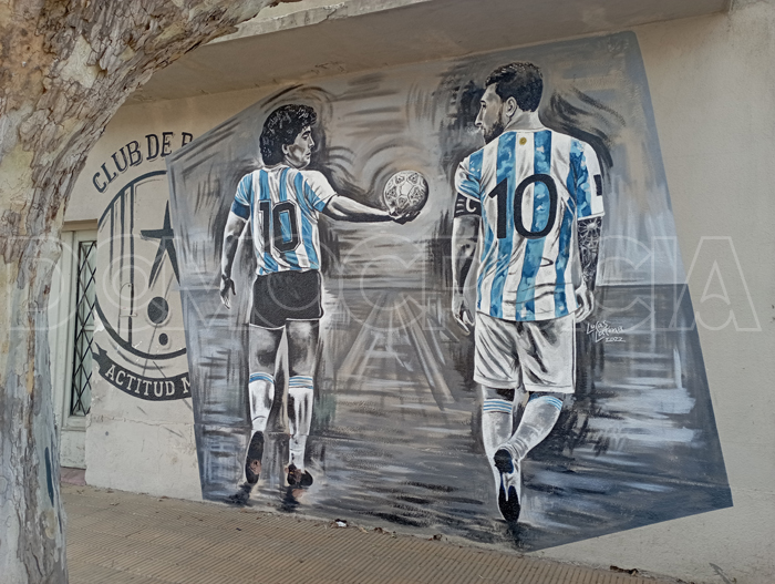 El mural de Midland a Maradona y Messi - Olé