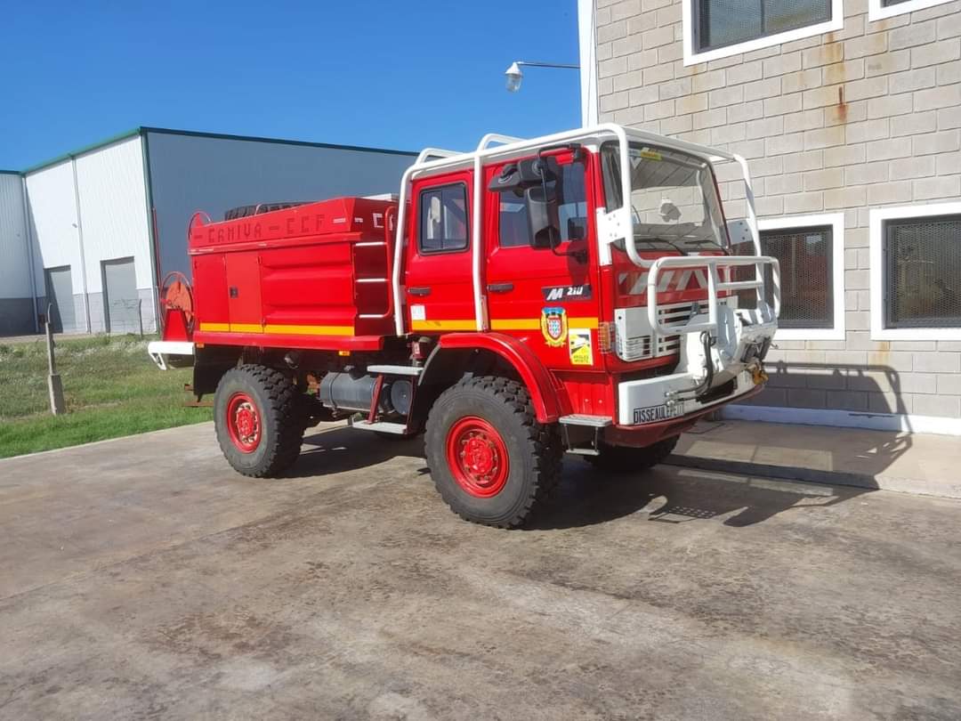 Nuevo Camión de los bomberos de rojas