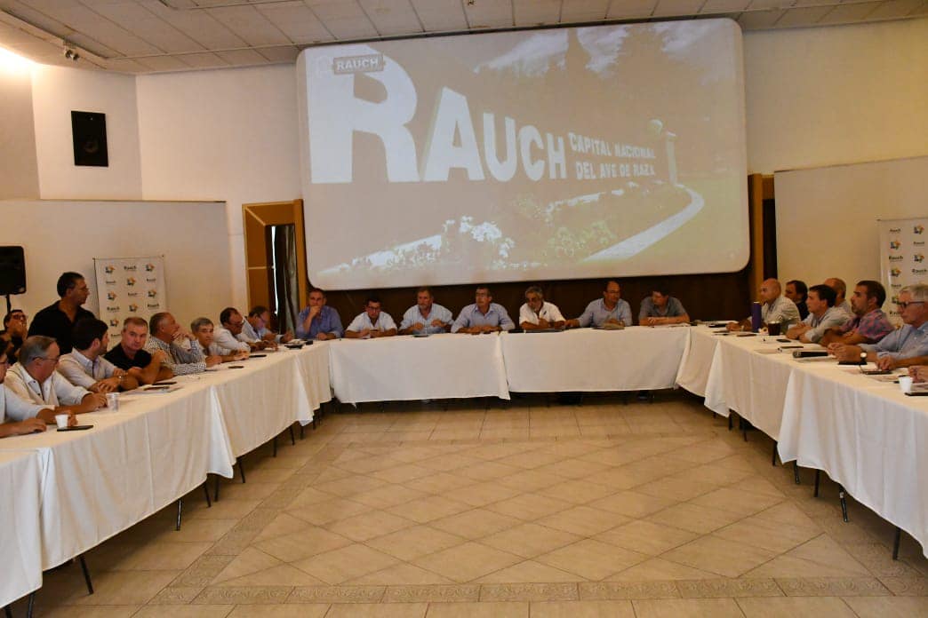 Foro de intendentes en Rauch