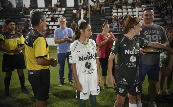 Con tres partidos, se puso en marcha el Torneo Nocturno de fútbol femenino