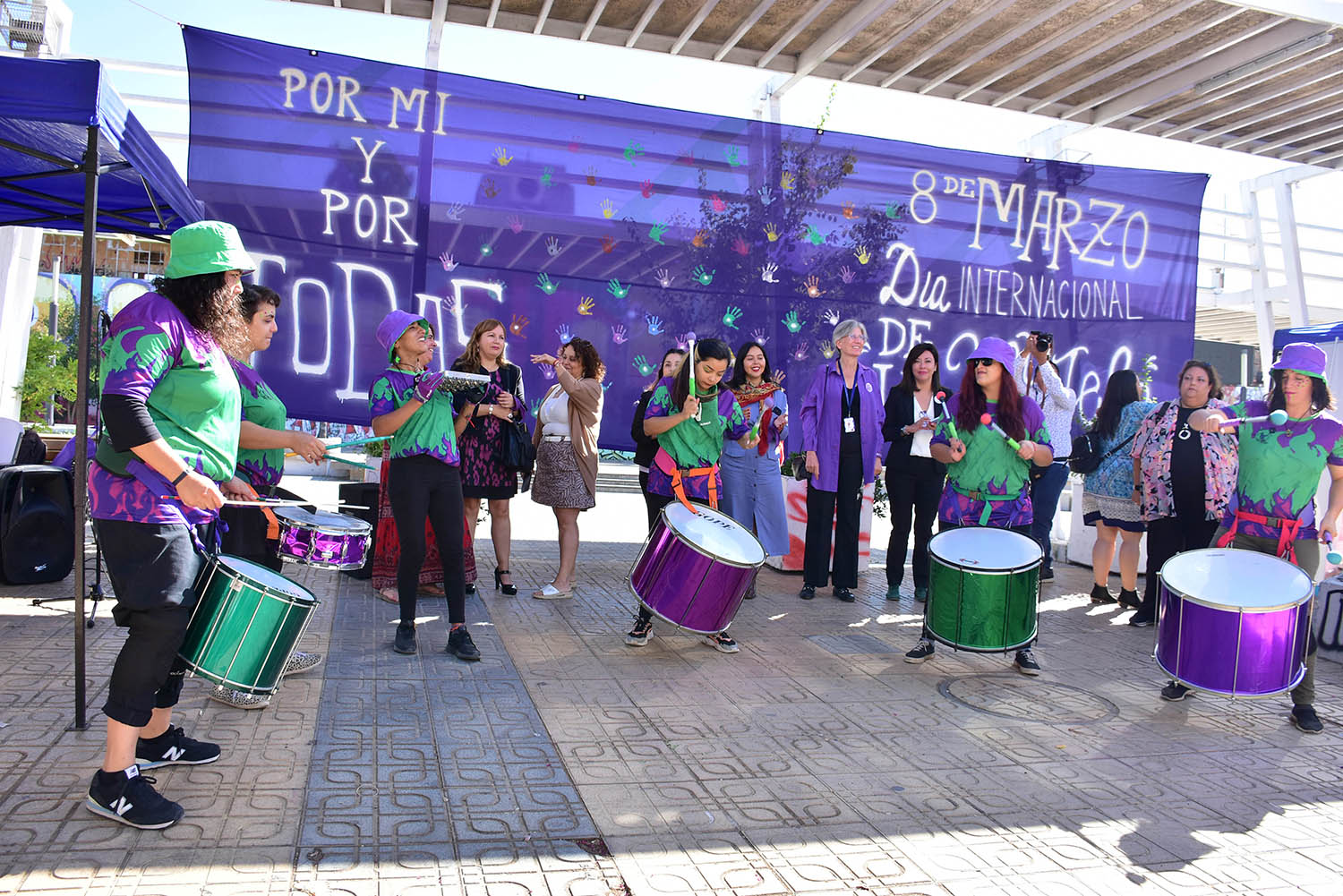 VIDEO: Con una marcha pacífica y acto oficial se conmemoró el "8M" en ...