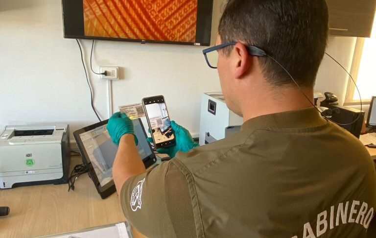 Carabineros advierte sobre billetes falsos en Navidad